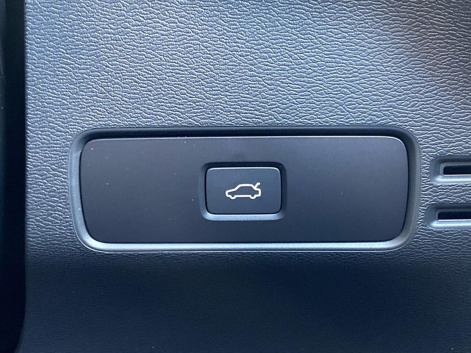 Used Volvo XC40 2024 for sale - 78191105: Photo 24