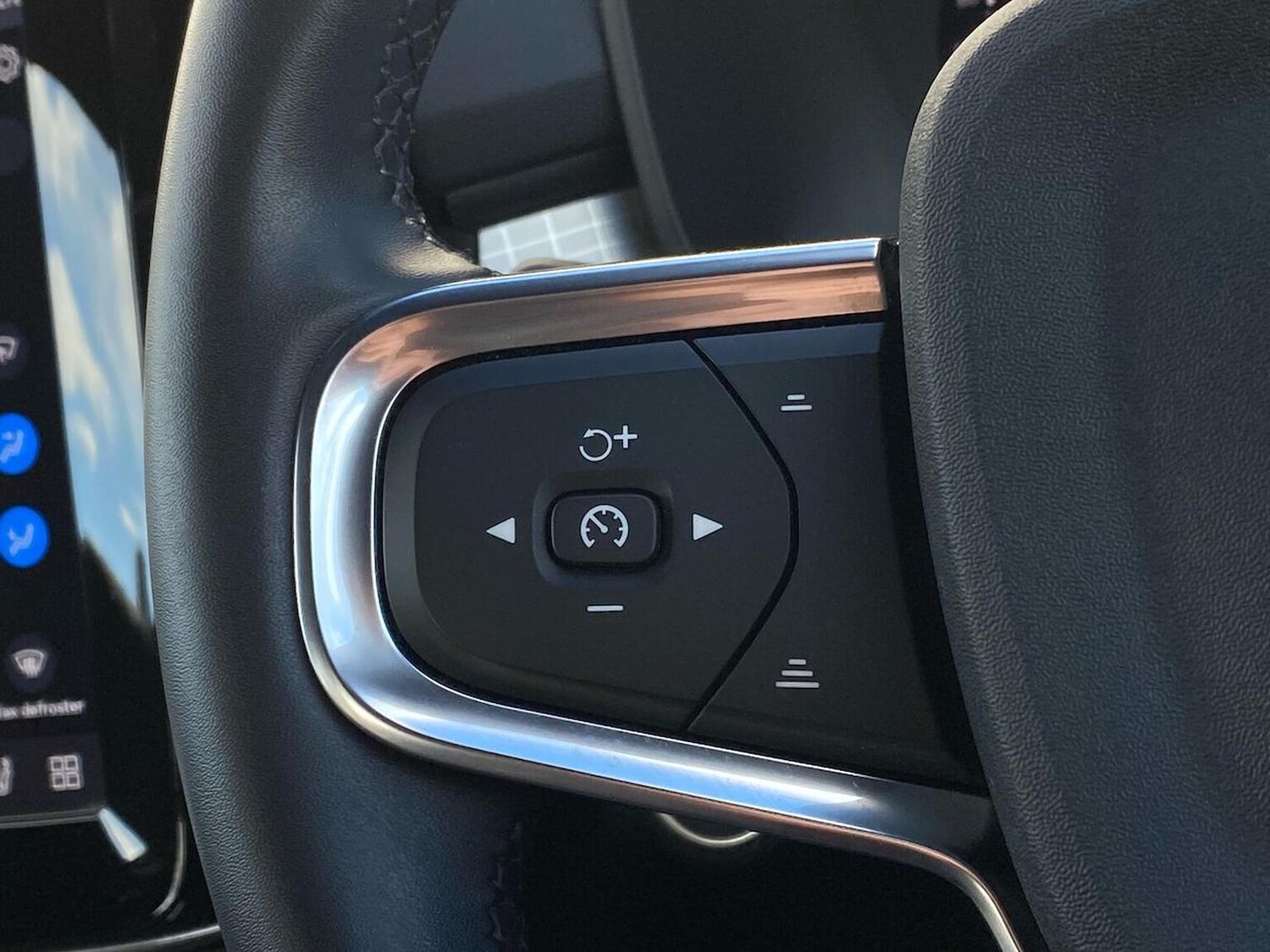 Used Volvo XC40 2024 for sale - 78191105: Photo 29