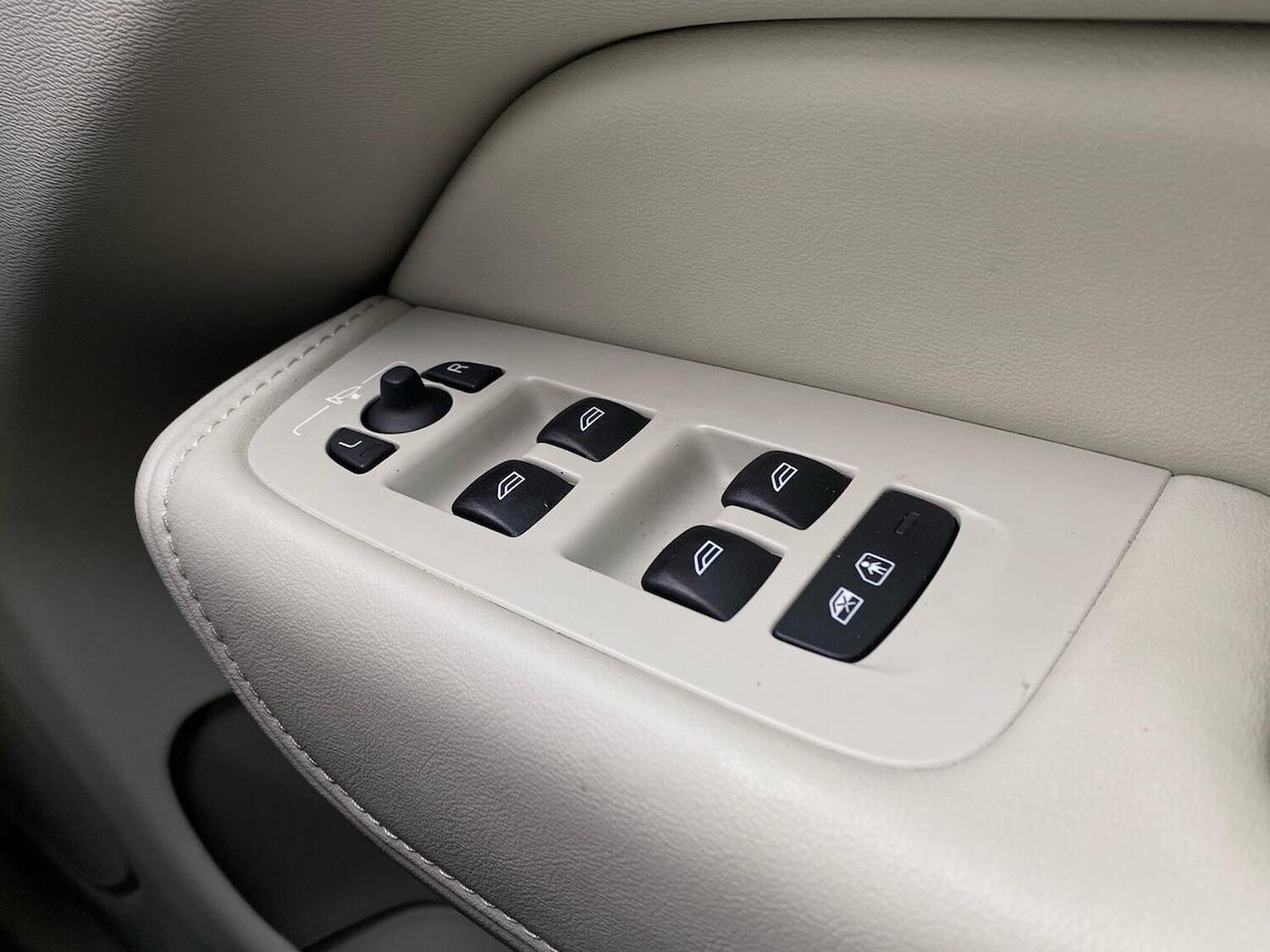 Used Volvo XC60 2023 for sale - 76402417: Photo 22