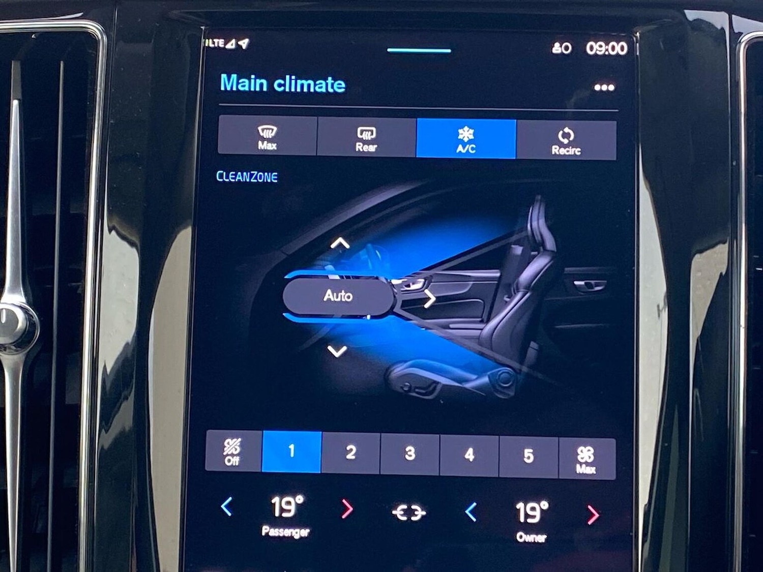 Used Volvo XC60 2023 for sale - 76402417: Photo 26