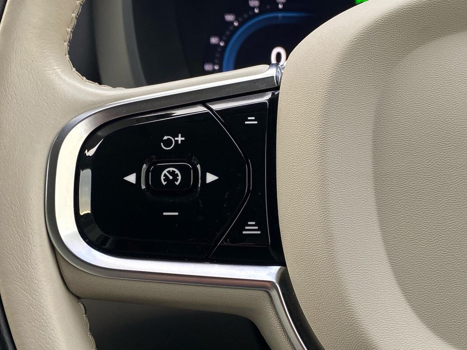 Used Volvo XC60 2023 for sale - 76402417: Photo 28