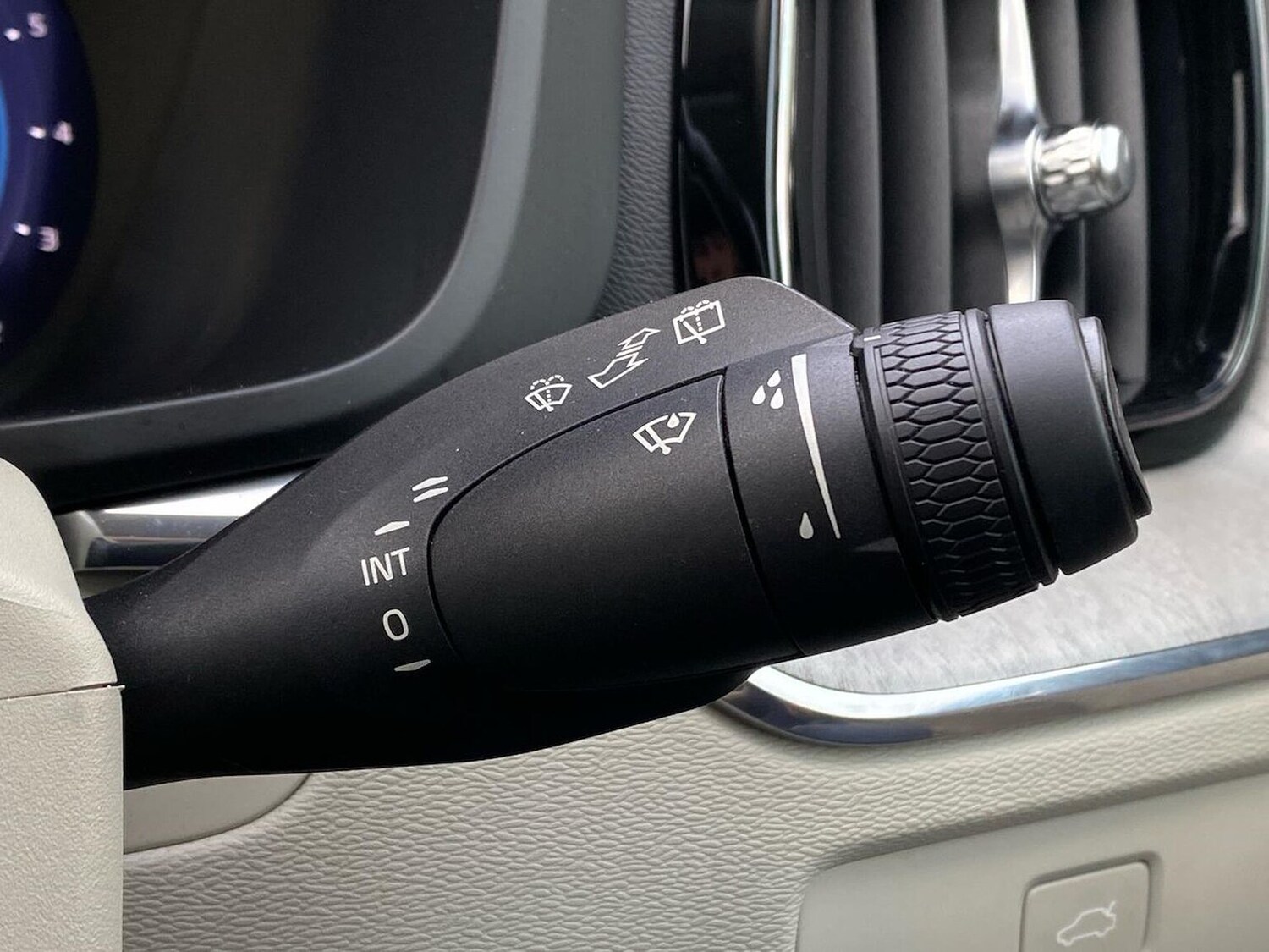 Used Volvo XC60 2023 for sale - 76402417: Photo 29