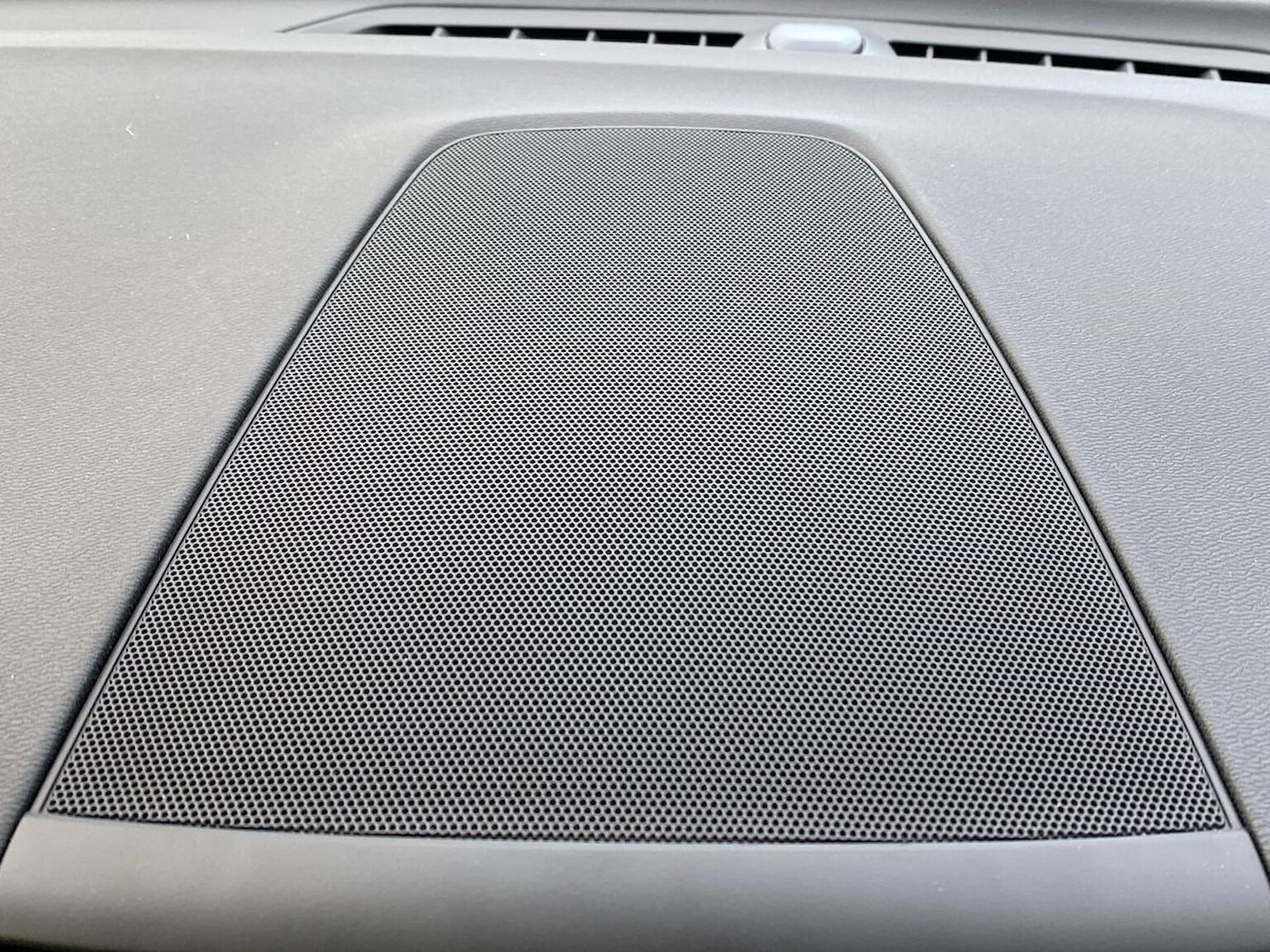 Used Volvo XC60 2023 for sale - 76402417: Photo 32