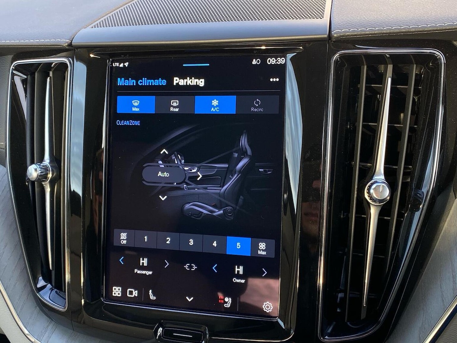 Used Volvo XC60 2025 for sale - 76770051: Photo 26