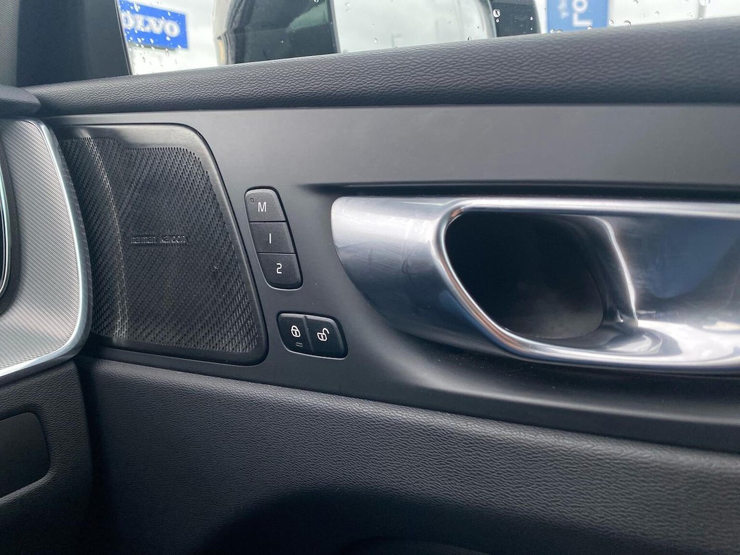 Used Volvo XC60 2022 for sale - 76157248: Photo 2