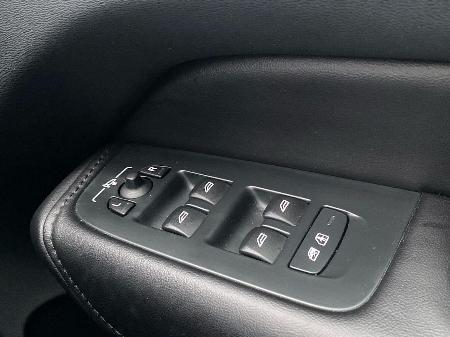 Used Volvo XC60 2022 for sale - 76157248: Photo 22