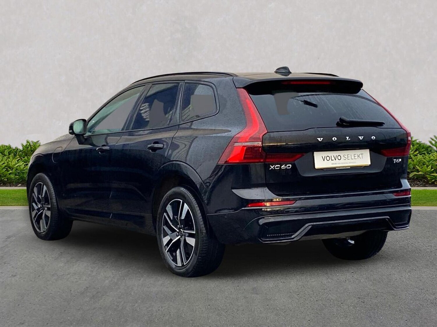 Used Volvo XC60 2025 for sale - 77676306: Photo 2