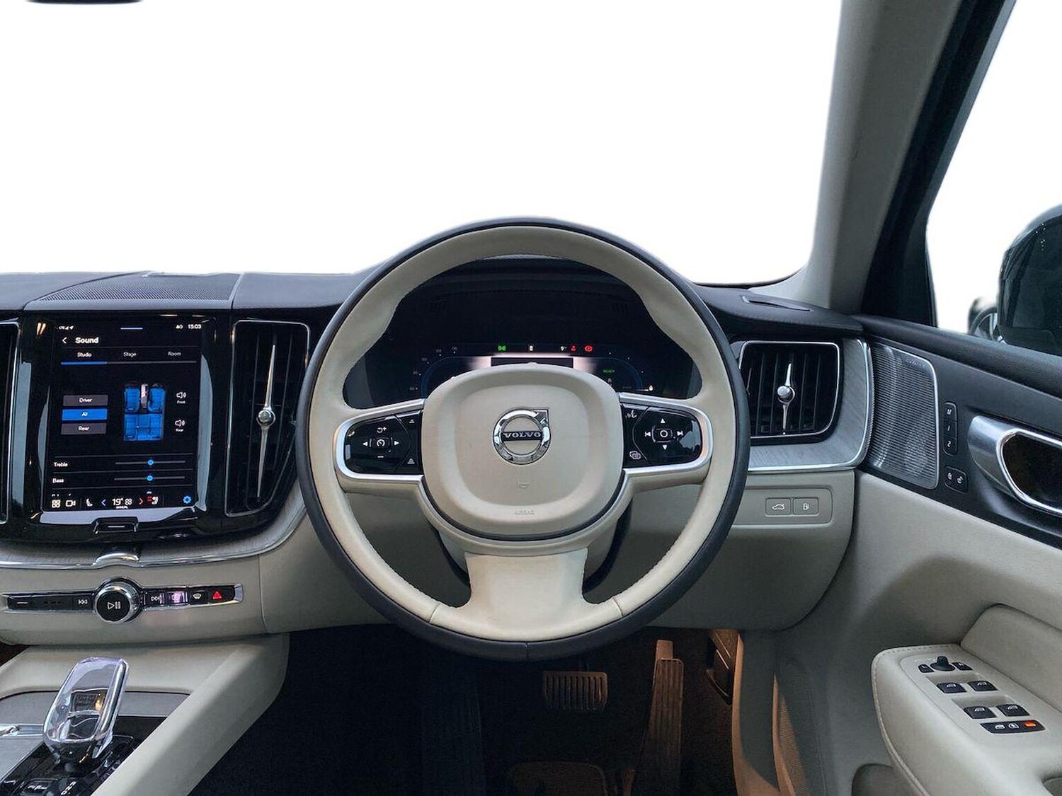 Used Volvo XC60 2025 for sale - 76969979: Photo 10