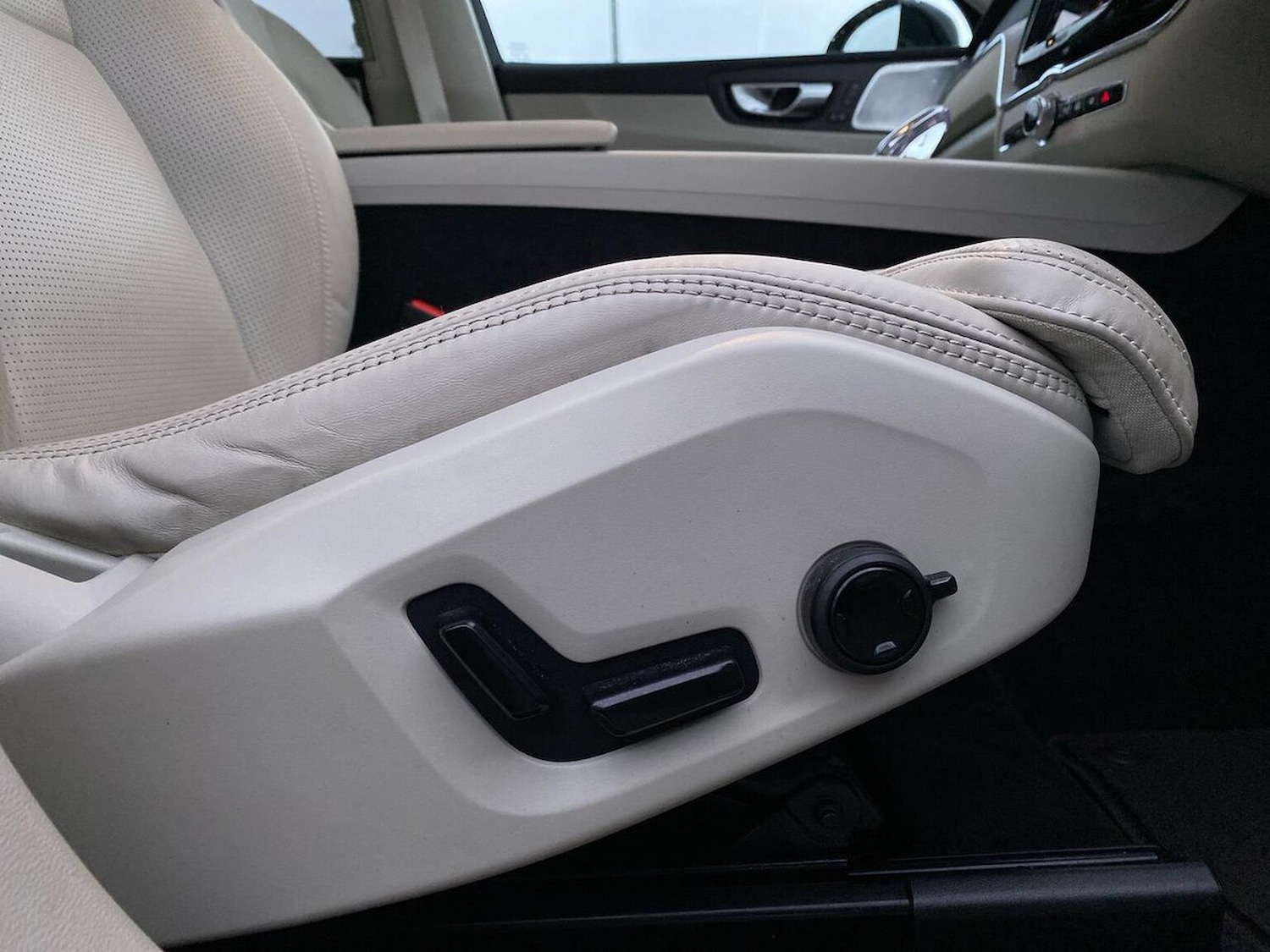 Used Volvo XC60 2025 for sale - 76969979: Photo 30