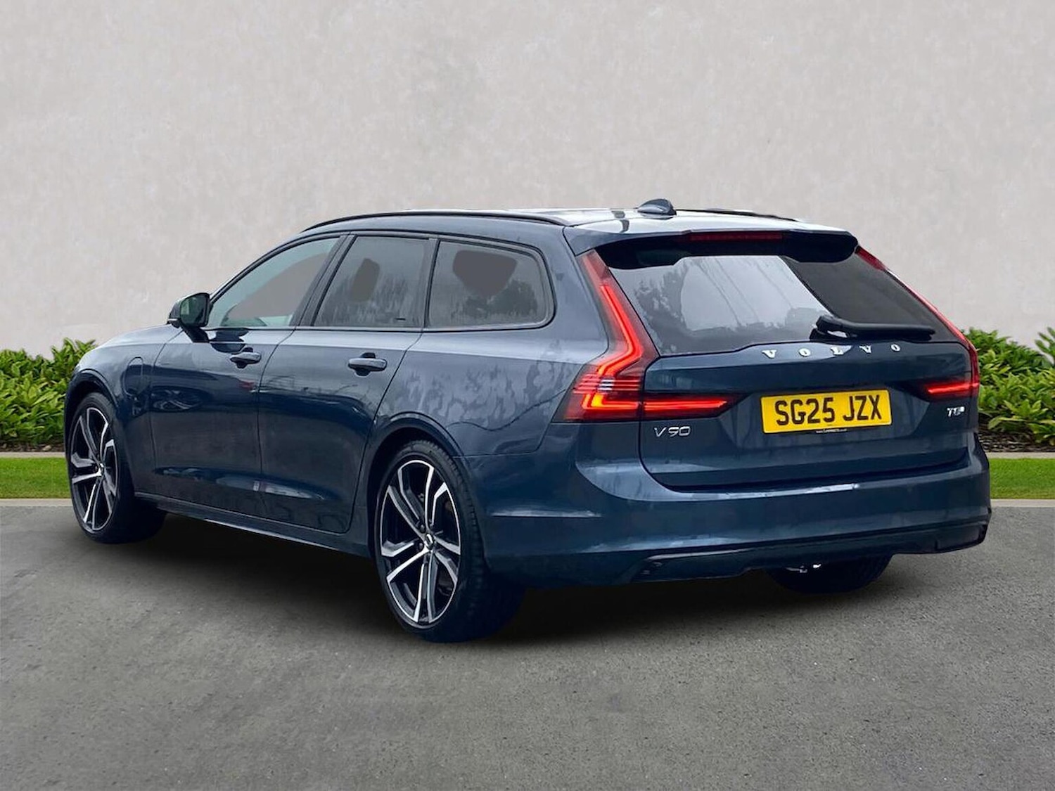 Used Volvo V90 2025 for sale - 76114365: Photo 2