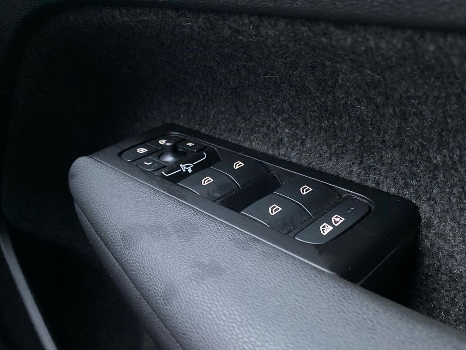 Used Volvo XC40 2022 for sale - 76613625: Photo 22