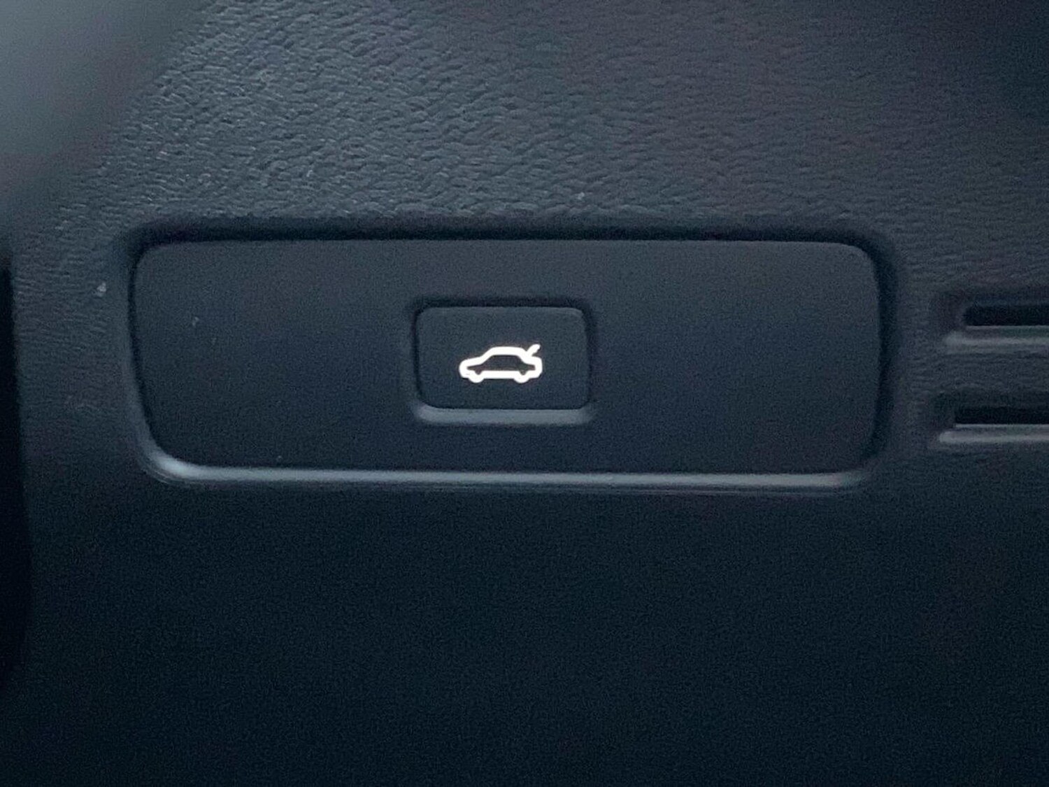 Used Volvo XC40 2022 for sale - 76613625: Photo 23