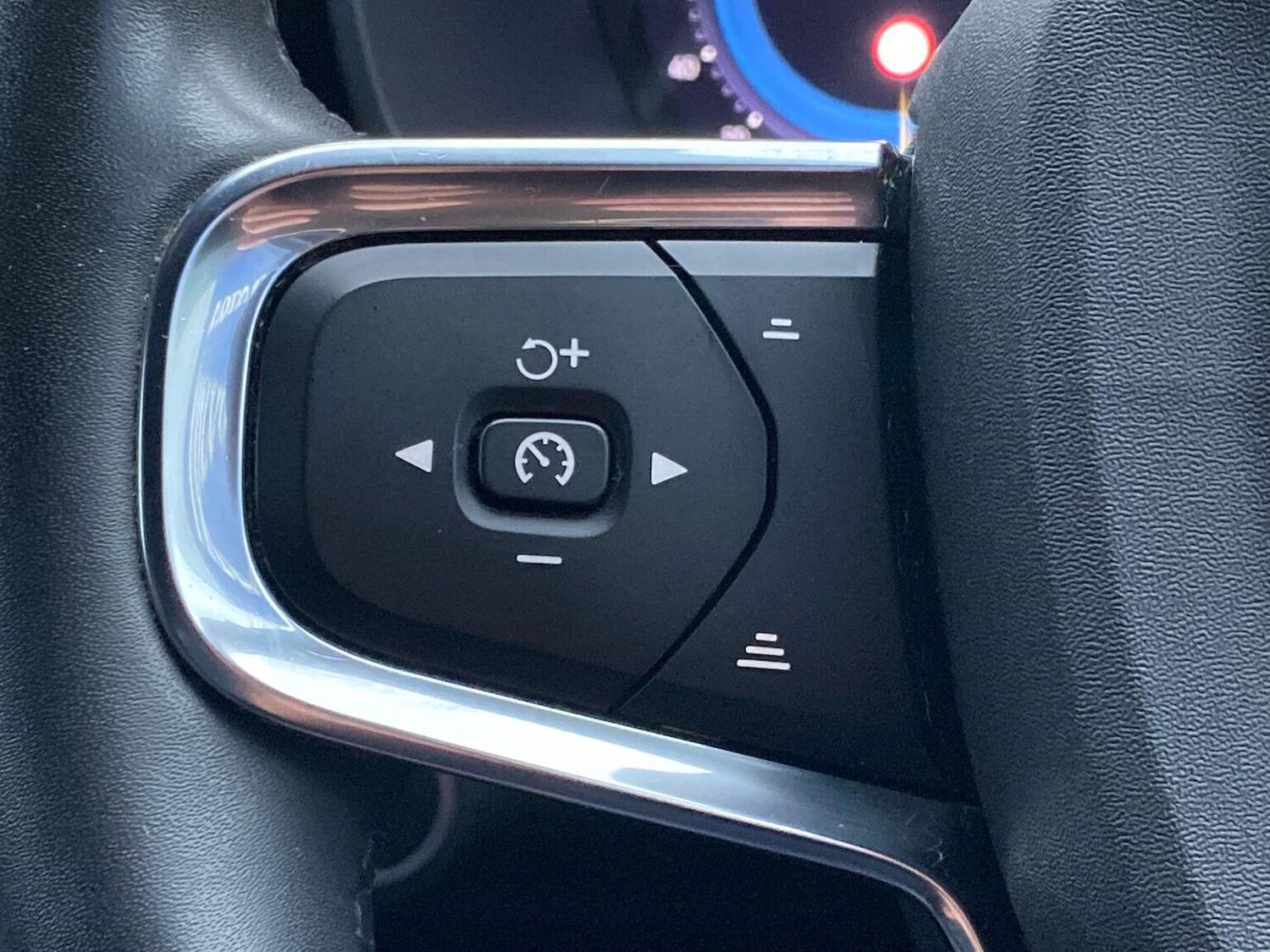 Used Volvo XC40 2022 for sale - 76613625: Photo 28