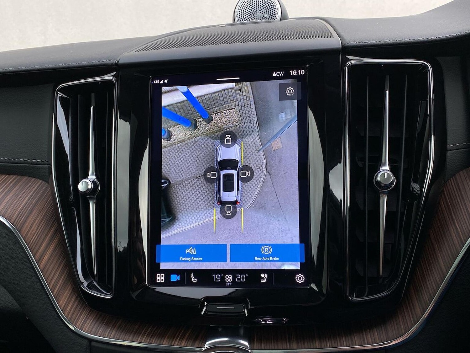 Used Volvo XC60 2023 for sale - 78191079: Photo 25