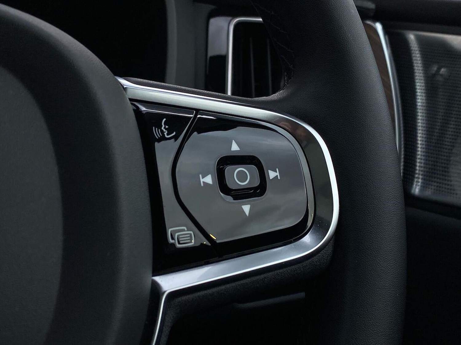 Used Volvo XC60 2023 for sale - 78191079: Photo 28