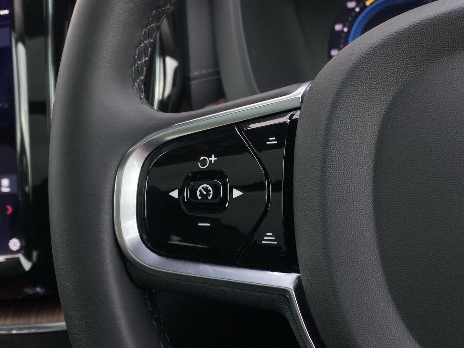 Used Volvo XC60 2023 for sale - 78191079: Photo 29