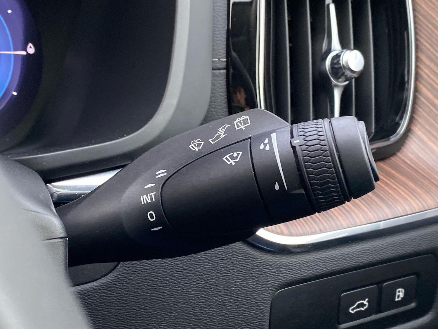 Used Volvo XC60 2023 for sale - 78191079: Photo 30