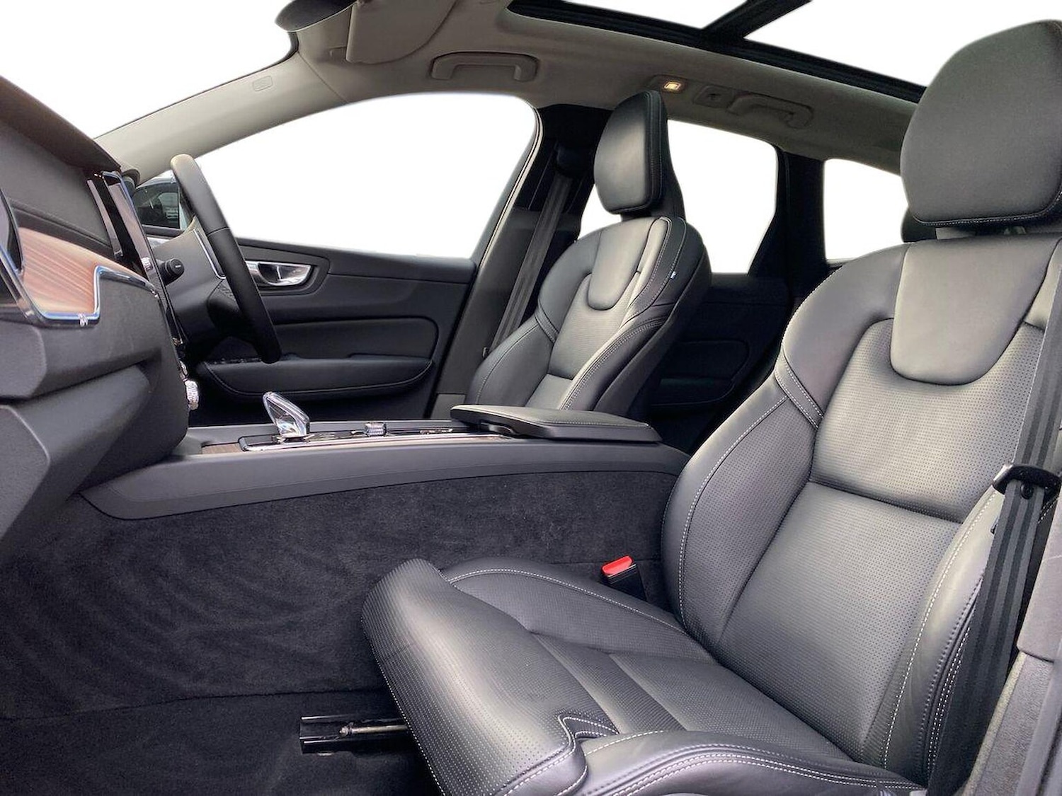 Used Volvo XC60 2023 for sale - 78191079: Photo 9