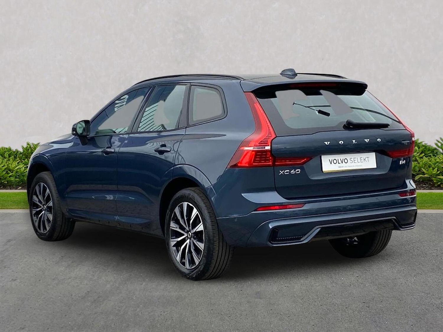 Used Volvo XC60 2023 for sale - 78191178: Photo 2