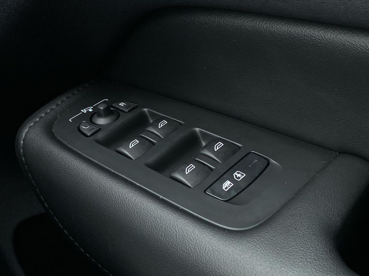 Used Volvo XC60 2023 for sale - 78191178: Photo 23