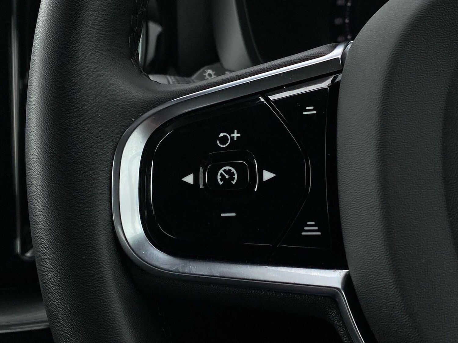 Used Volvo XC60 2023 for sale - 78191178: Photo 29