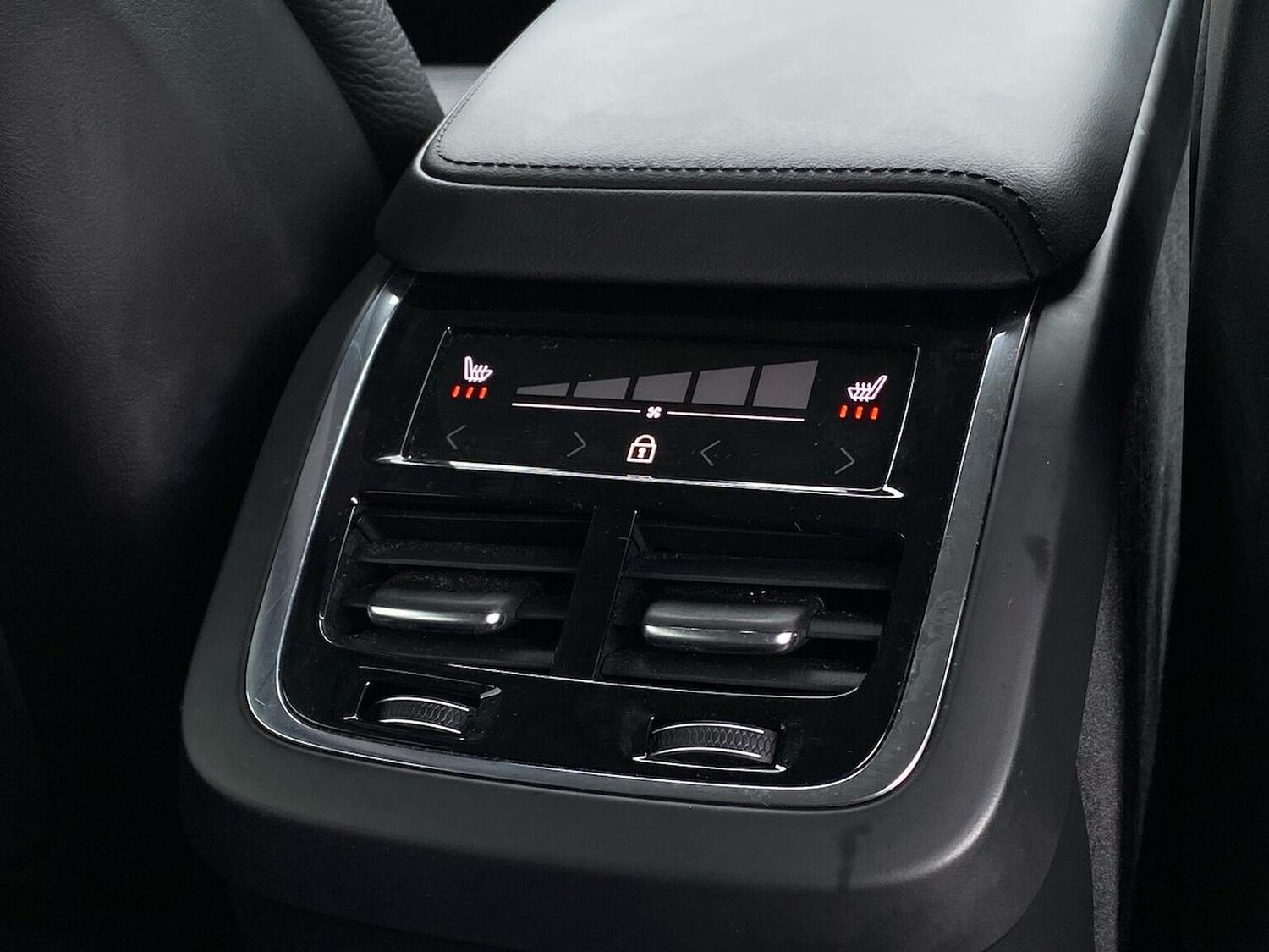 Used Volvo XC60 2023 for sale - 78191178: Photo 39