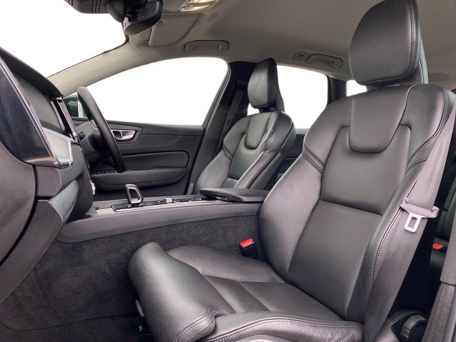 Used Volvo XC60 2023 for sale - 78191178: Photo 9