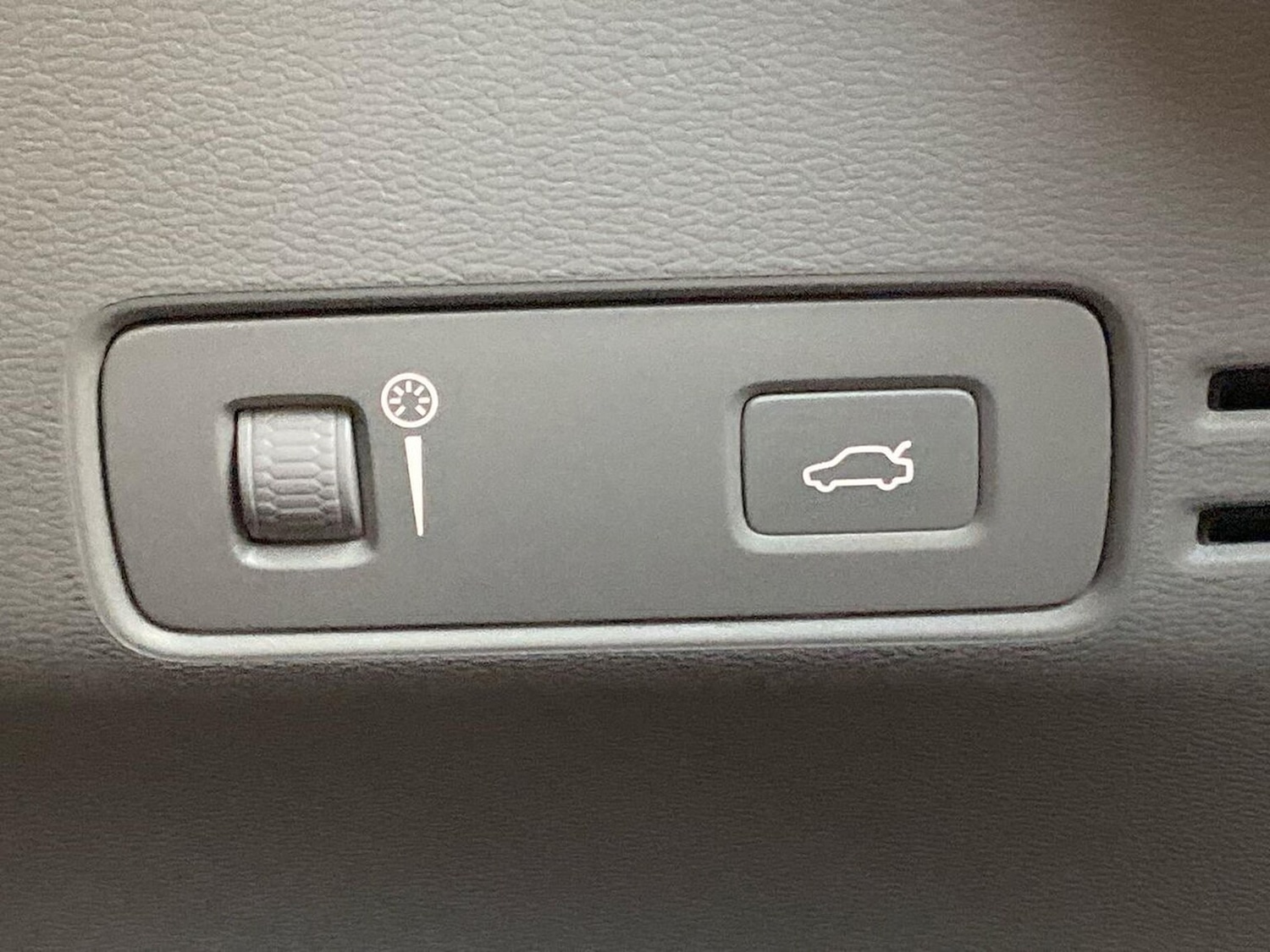 Used Volvo XC40 2019 for sale - 76892109: Photo 23