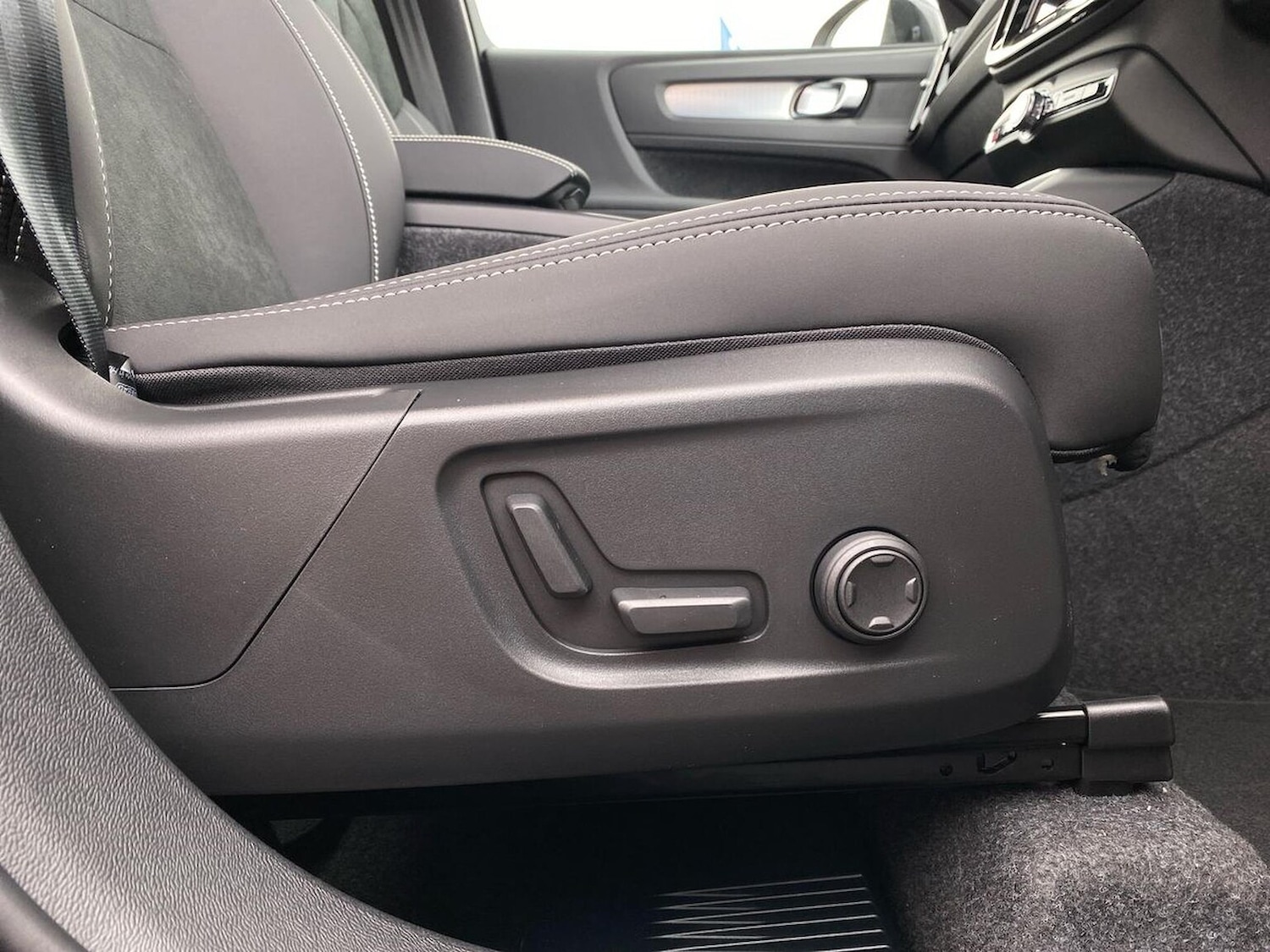 Used Volvo XC40 2025 for sale - 76115499: Photo 31