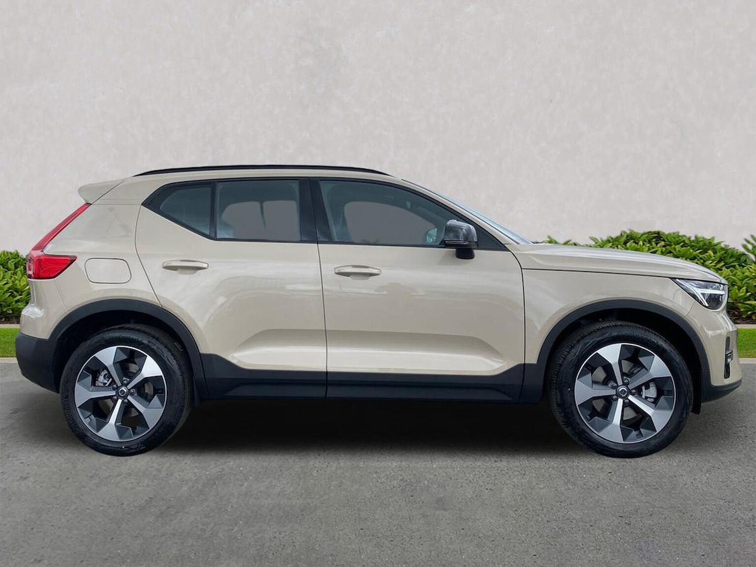 Used Volvo XC40 2025 for sale - 76115499: Photo 4