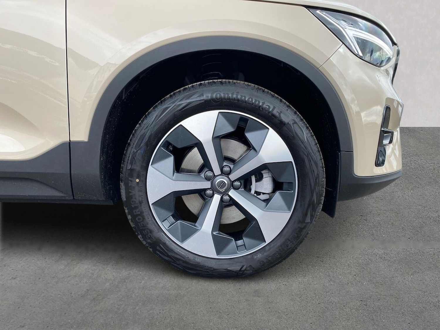 Used Volvo XC40 2025 for sale - 76115499: Photo 7