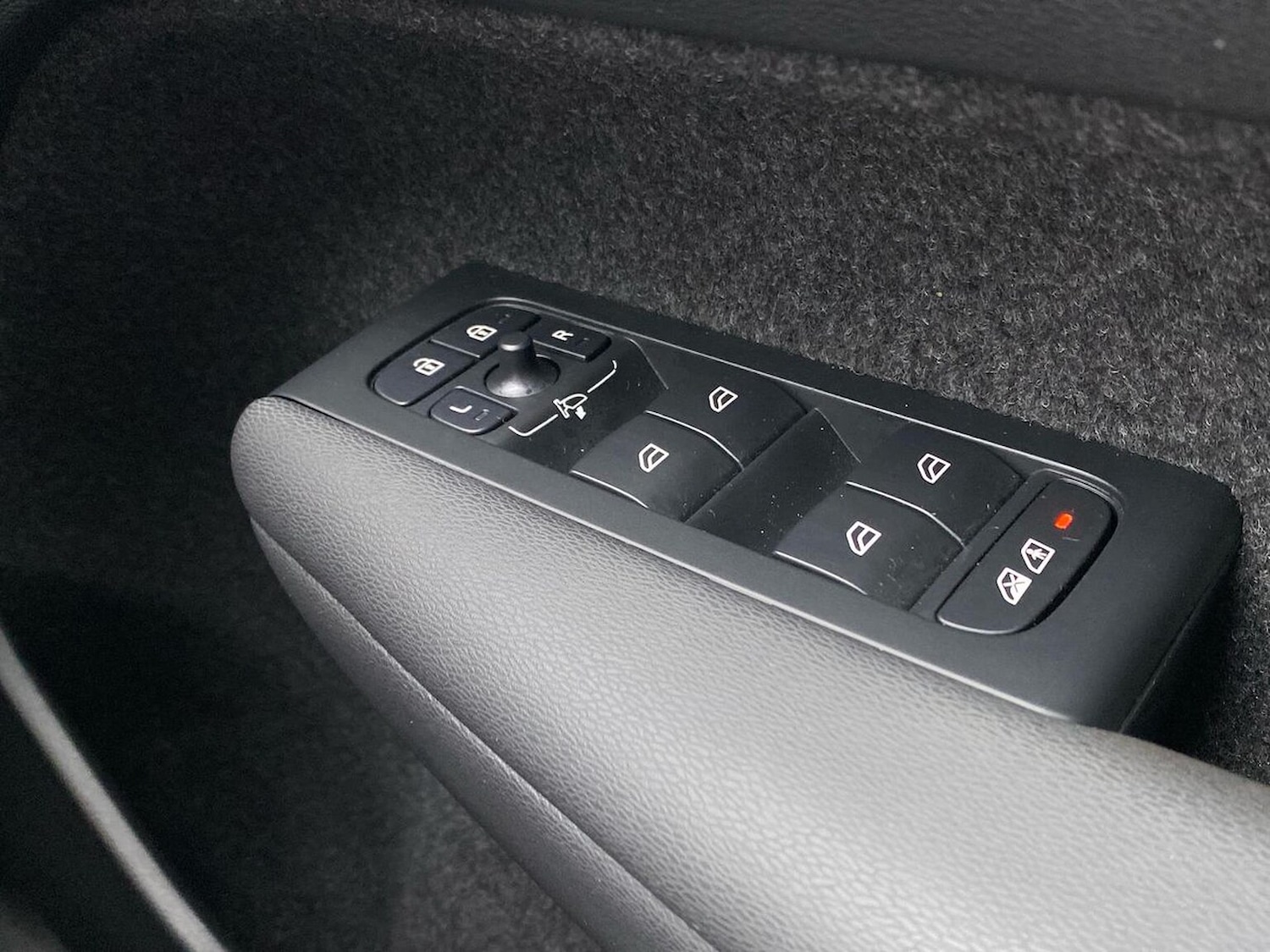 Used Volvo XC40 2023 for sale - 76450588: Photo 21