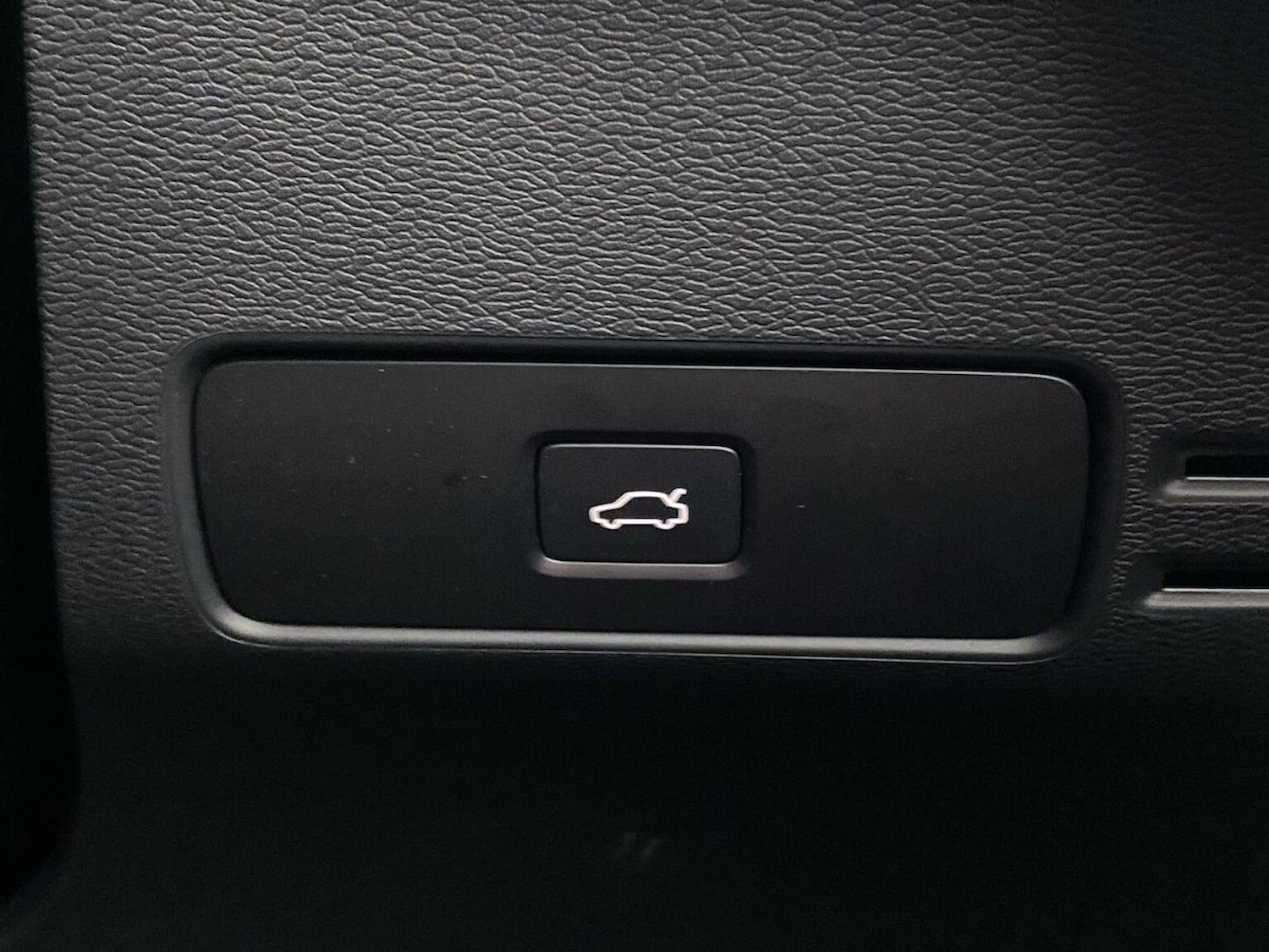 Used Volvo XC40 2023 for sale - 76450588: Photo 22