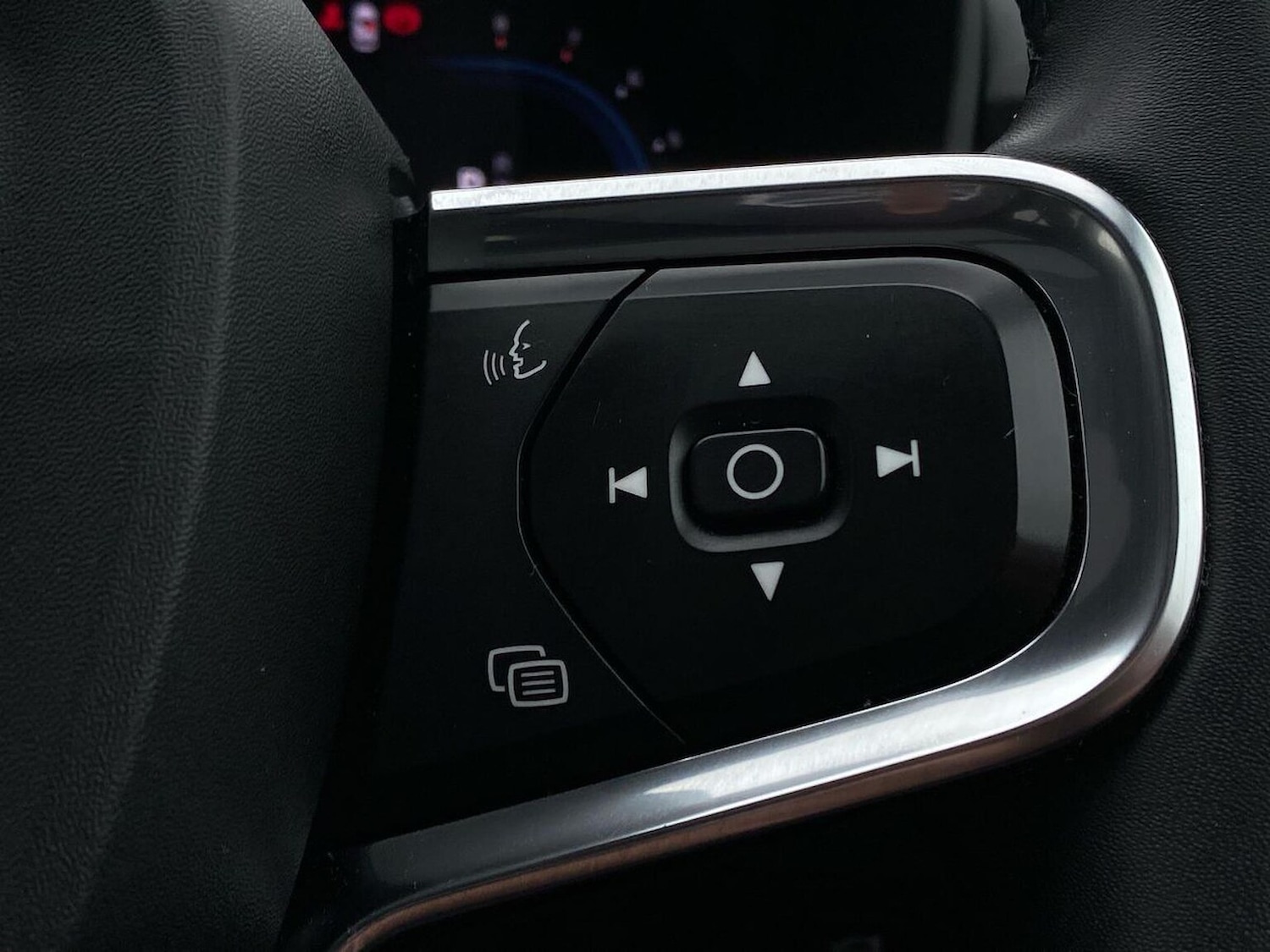 Used Volvo XC40 2023 for sale - 76450588: Photo 26