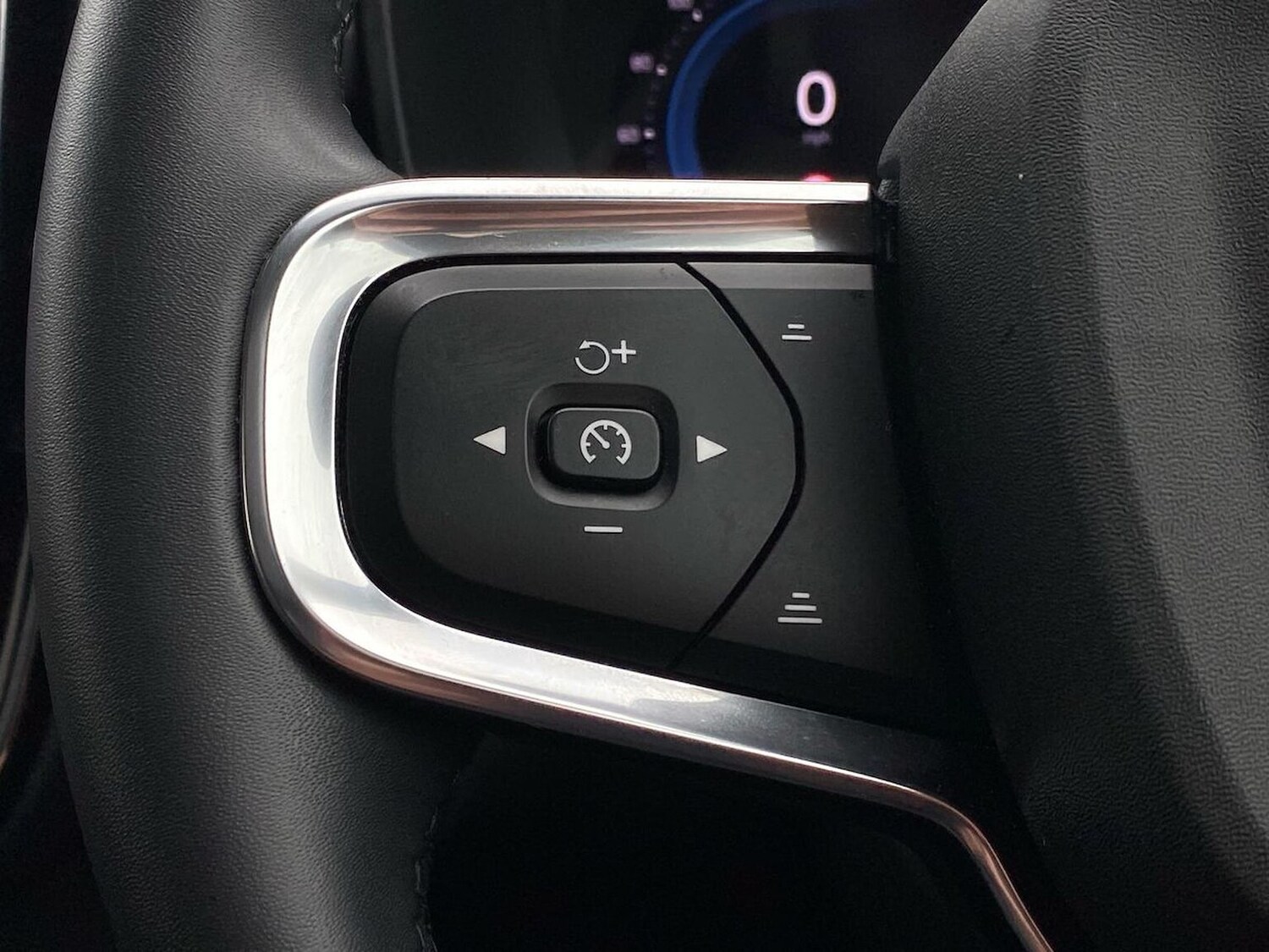 Used Volvo XC40 2023 for sale - 76450588: Photo 27