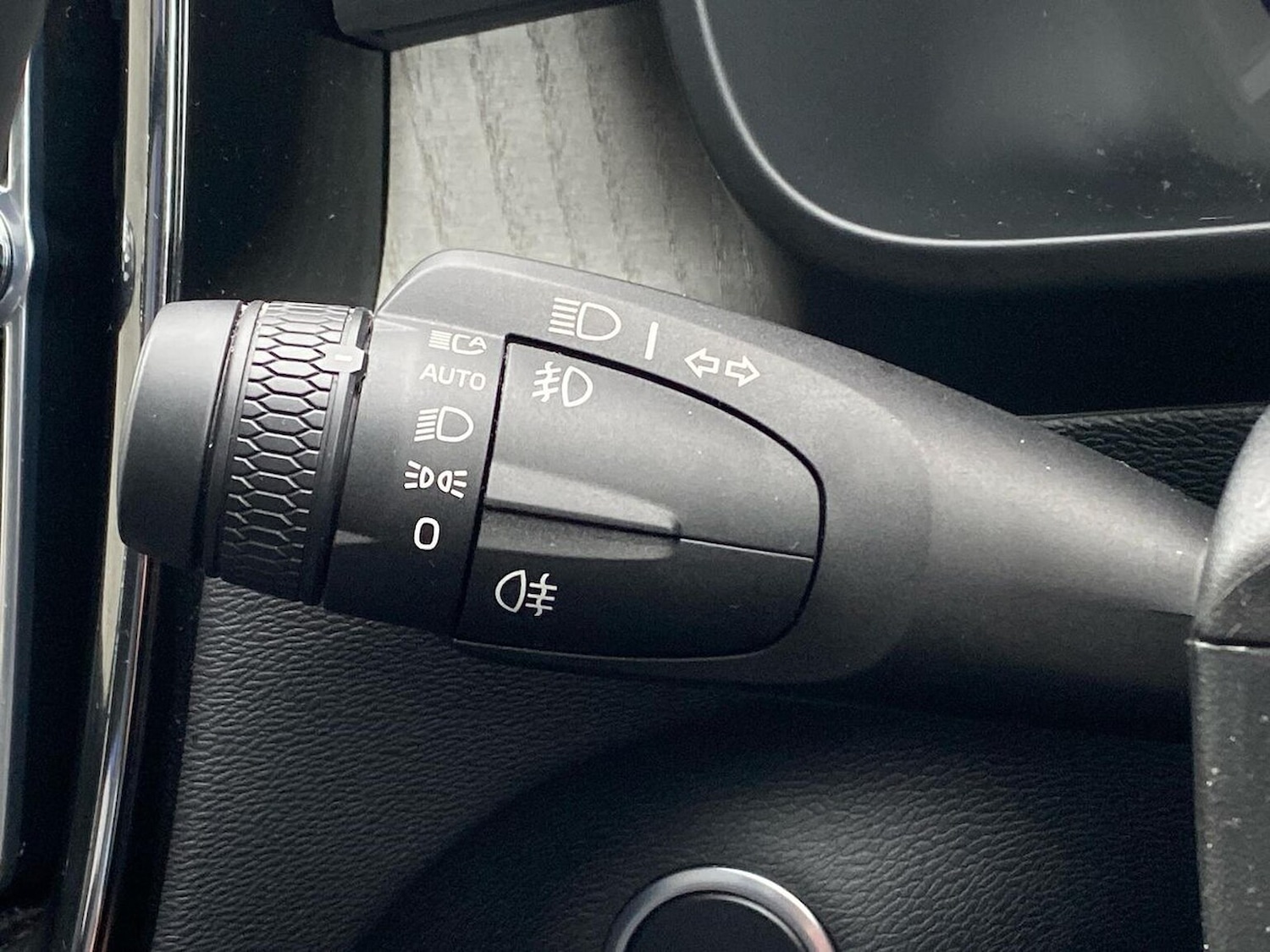 Used Volvo XC40 2023 for sale - 76450588: Photo 29