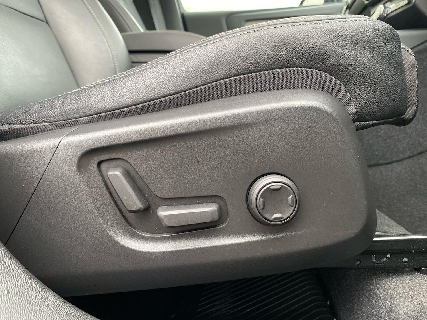 Used Volvo XC40 2023 for sale - 76450588: Photo 30