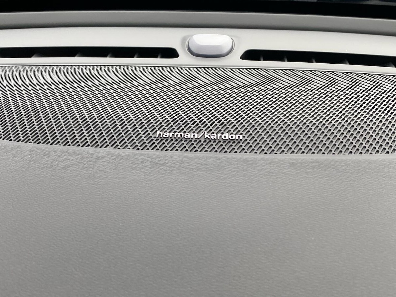 Used Volvo XC40 2023 for sale - 76450588: Photo 31