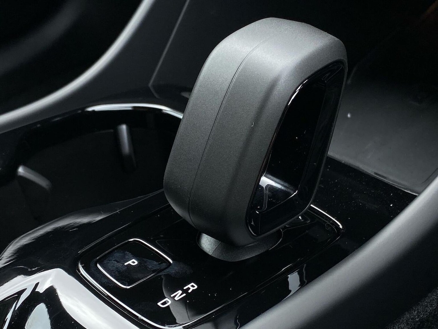 Used Volvo XC40 2025 for sale - 76114359: Photo 2