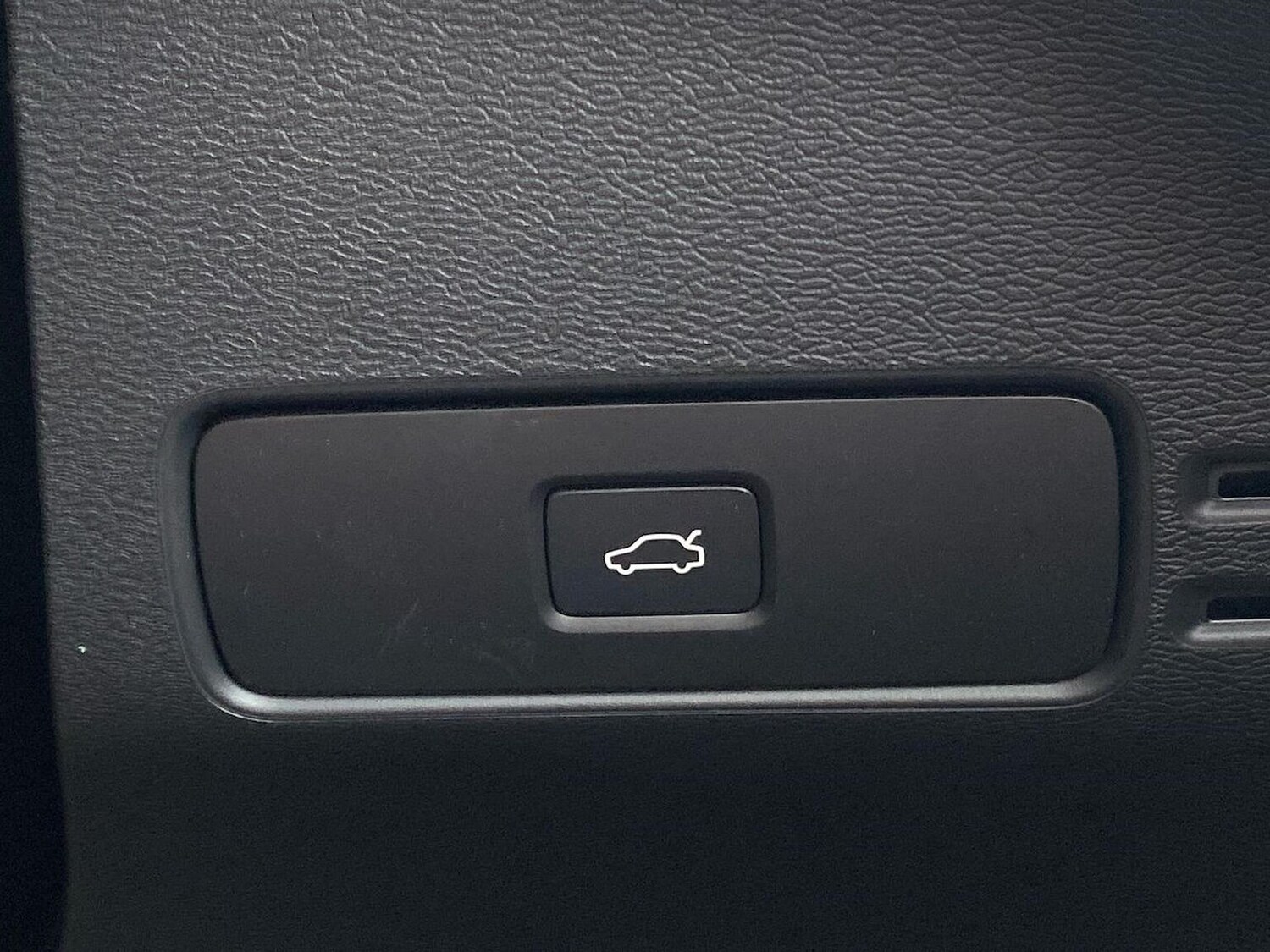 Used Volvo XC40 2025 for sale - 76114359: Photo 23