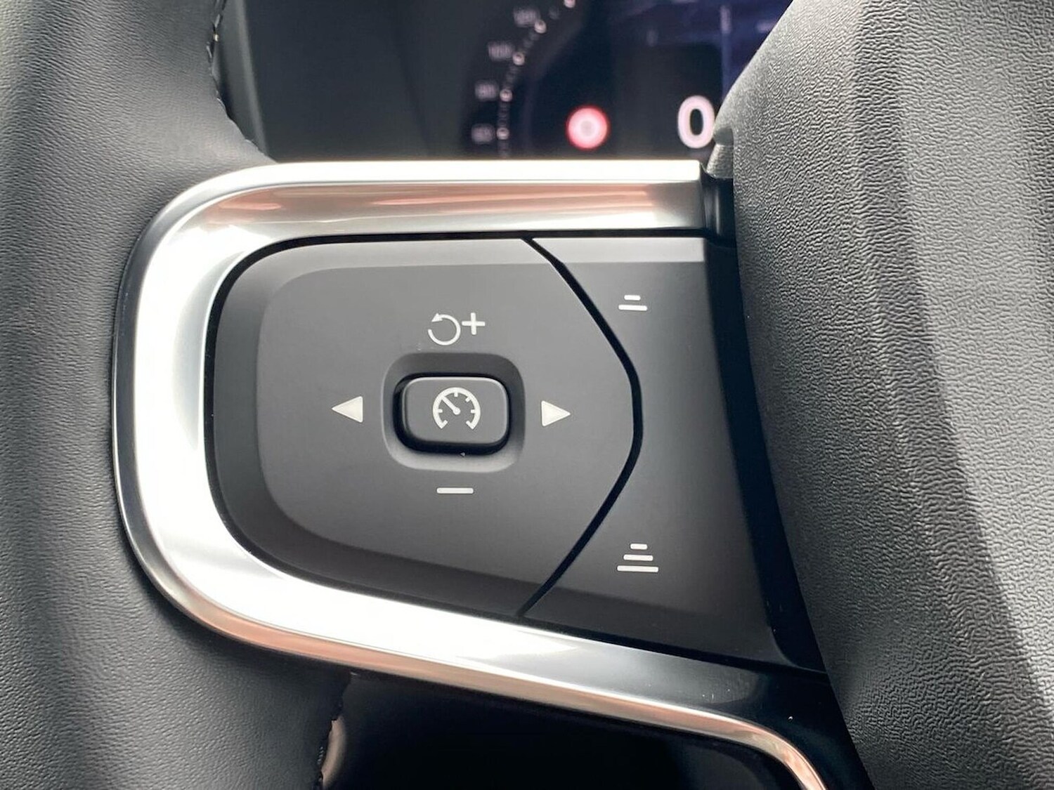 Used Volvo XC40 2025 for sale - 76114359: Photo 28