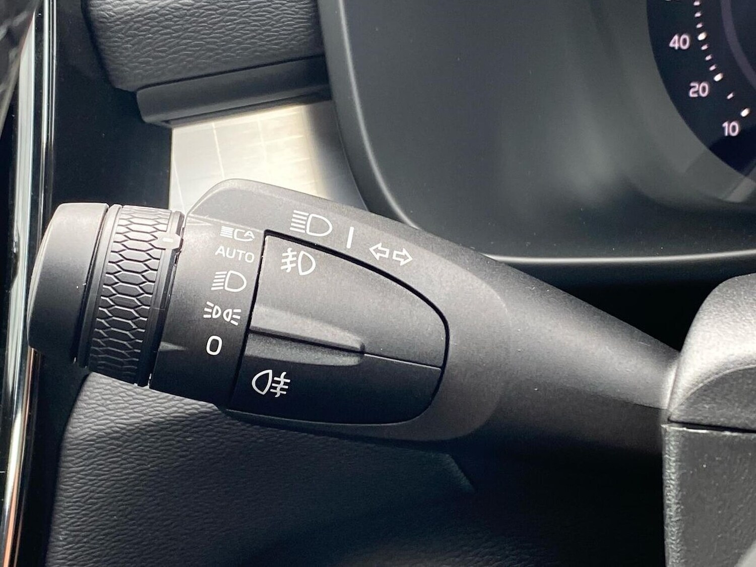 Used Volvo XC40 2025 for sale - 76114359: Photo 30