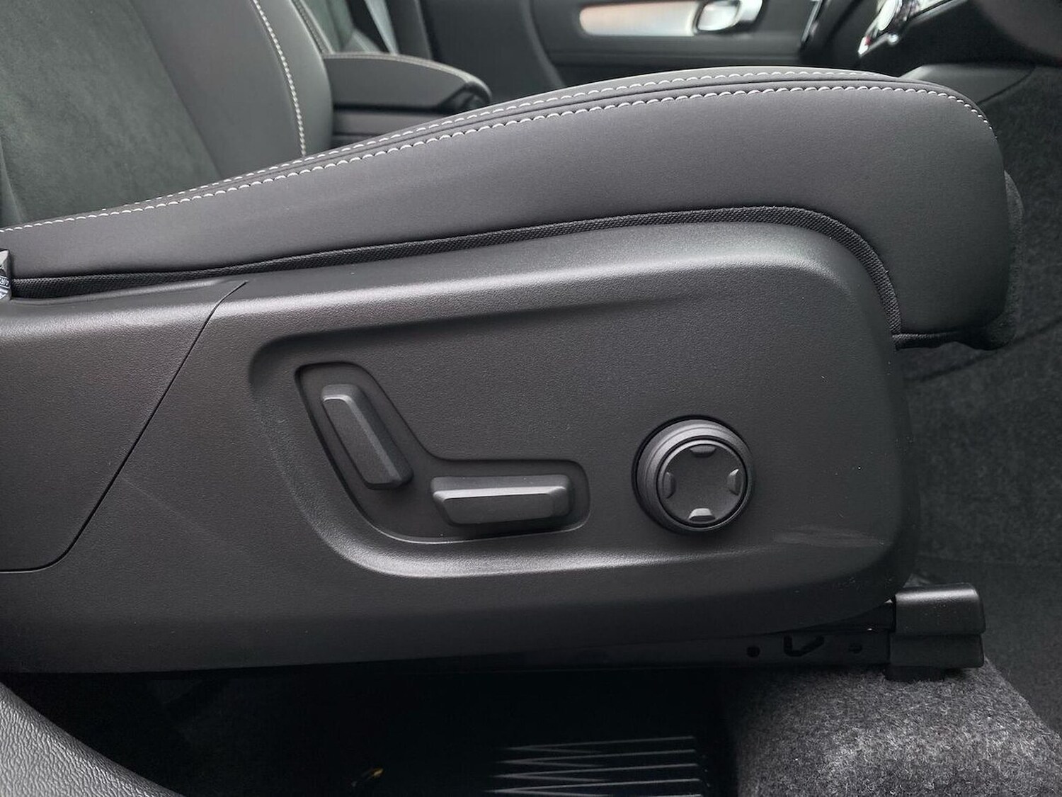 Used Volvo XC40 2025 for sale - 76114359: Photo 31