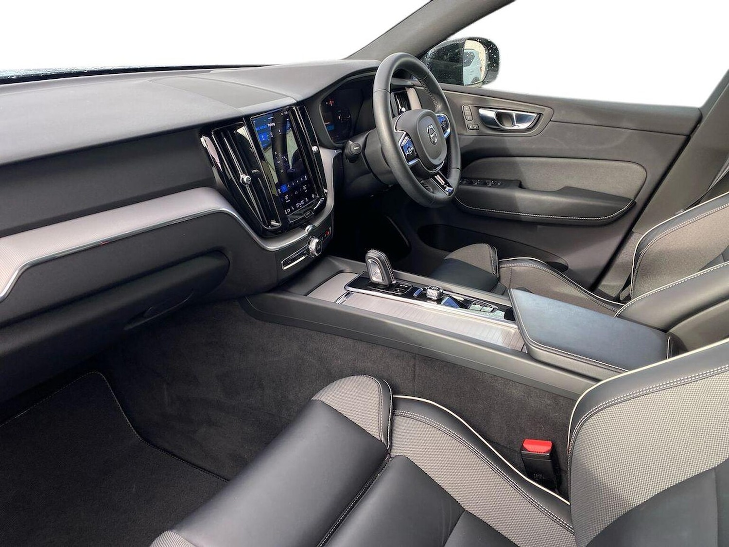 Used Volvo XC60 2021 for sale - 76392483: Photo 8