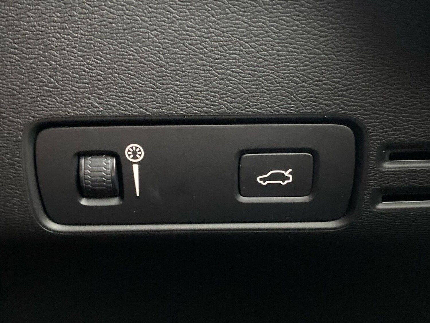 Used Volvo XC40 2019 for sale - 76490744: Photo 23