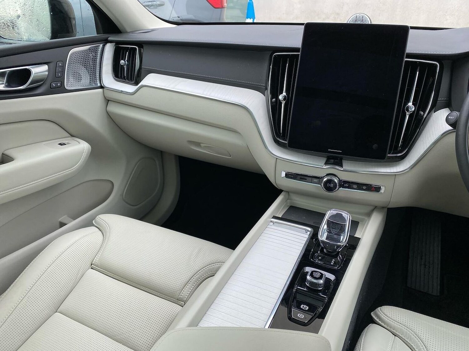 Used Volvo XC60 2025 for sale - 77901703: Photo 13