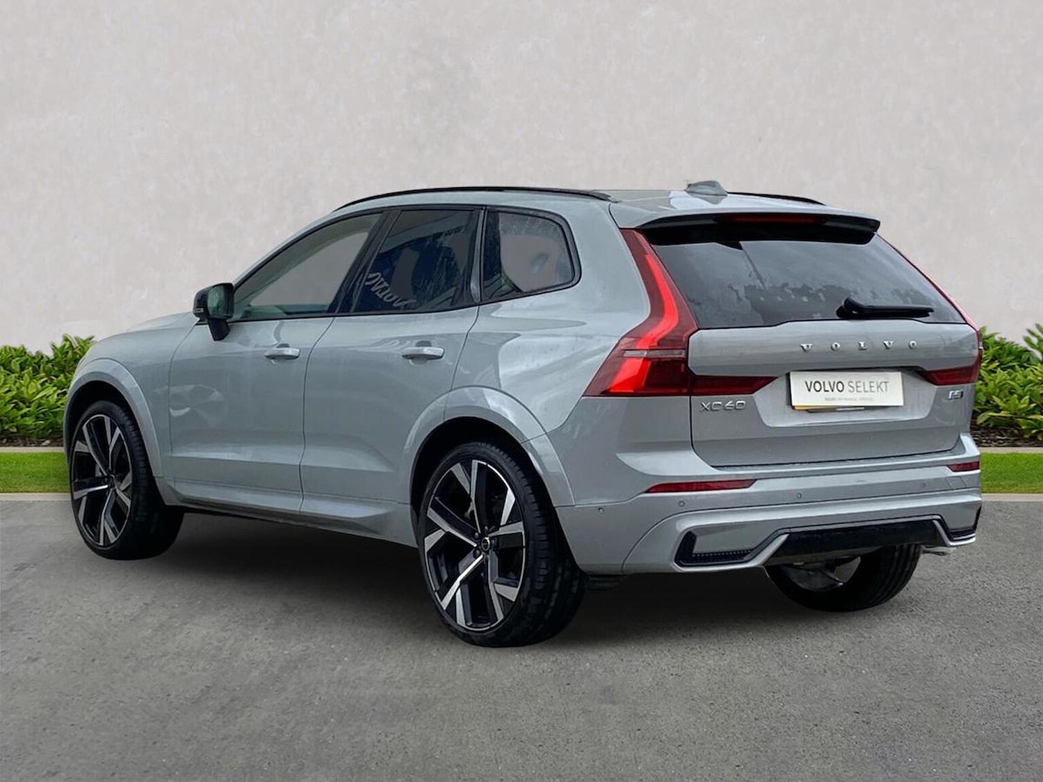 Used Volvo XC60 2025 for sale - 77901703: Photo 2