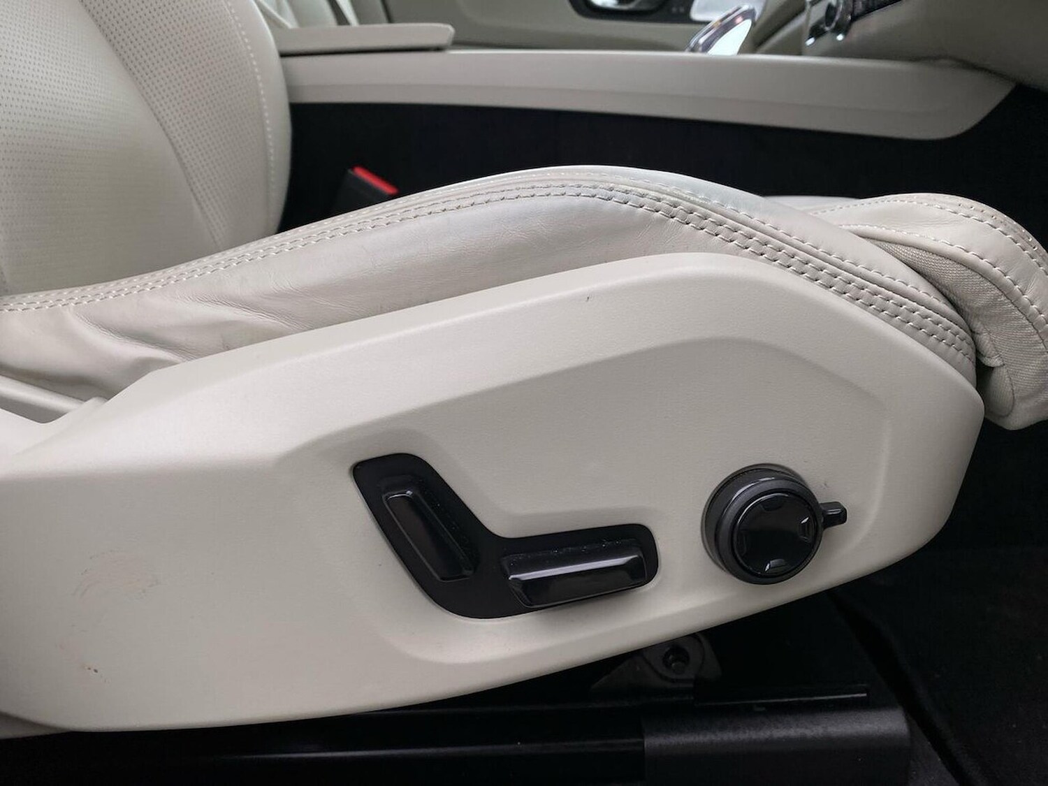 Used Volvo XC60 2025 for sale - 77901703: Photo 29