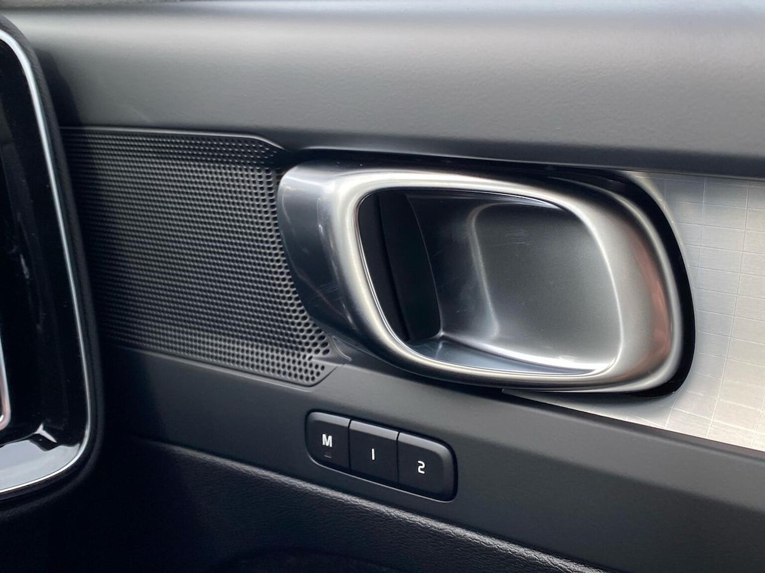 Used Volvo XC40 2025 for sale - 76115500: Photo 2