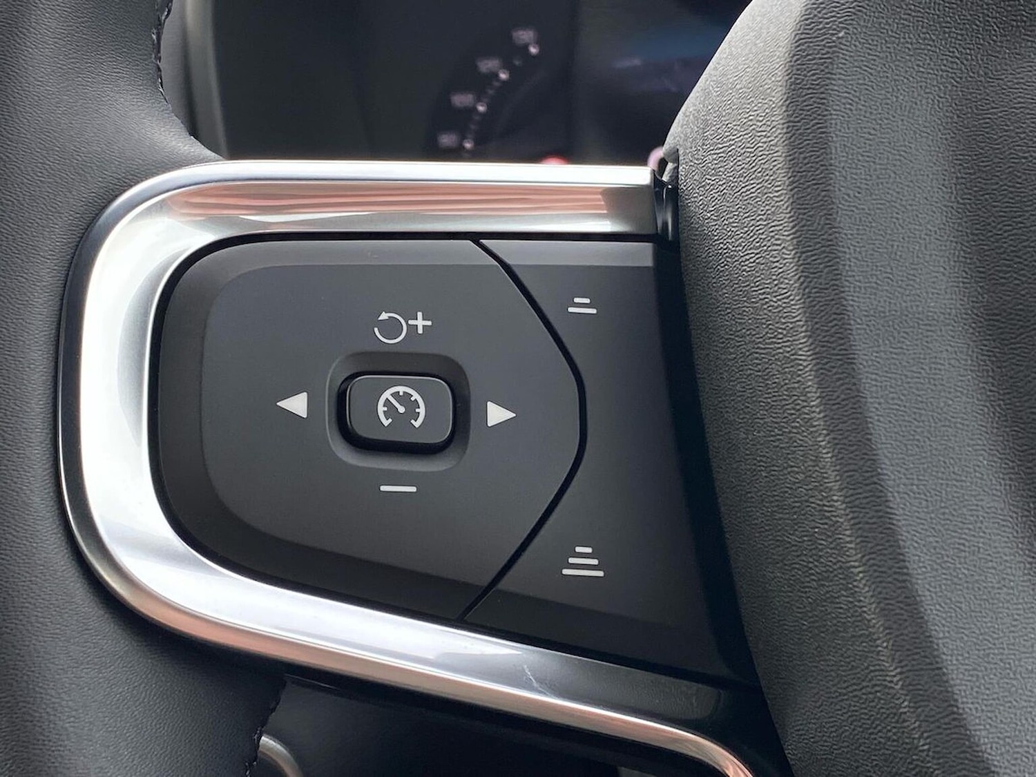 Used Volvo XC40 2025 for sale - 76115500: Photo 28